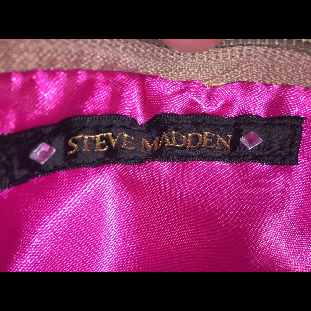 Steve Madden’s Clutch W Tied Scarf Design - Picture 4 of 6
